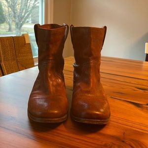 EUC size 8 short Frye Boots